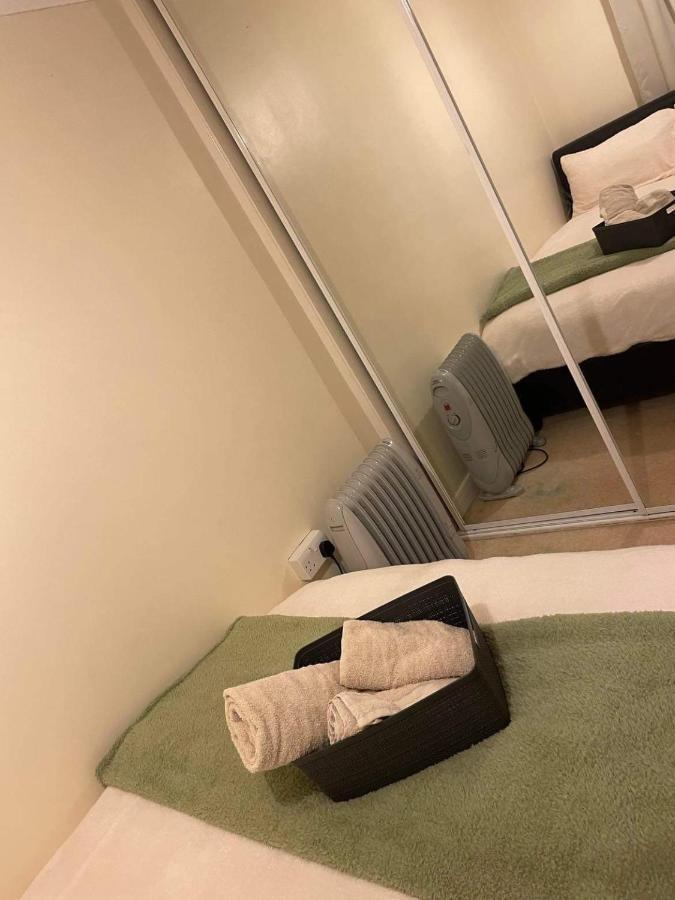 Cozy * Croydon