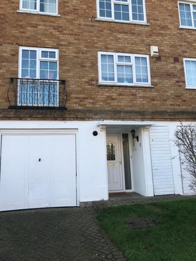 Cozy Homestay Croydon